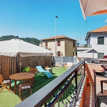 Sestri Lounge