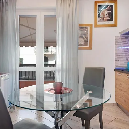 Sestri Lounge